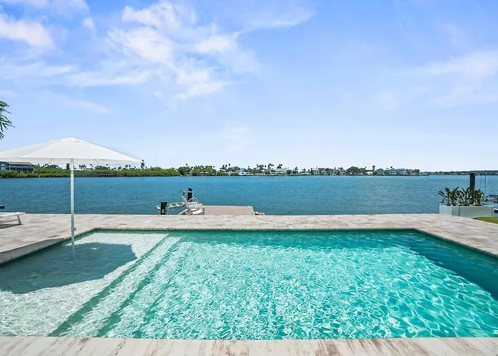 New! Waterfront, Pool, Kayaks, Walk To