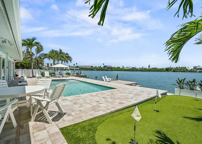 New! Waterfront, Pool, Kayaks, Walk To Clearwater Beach