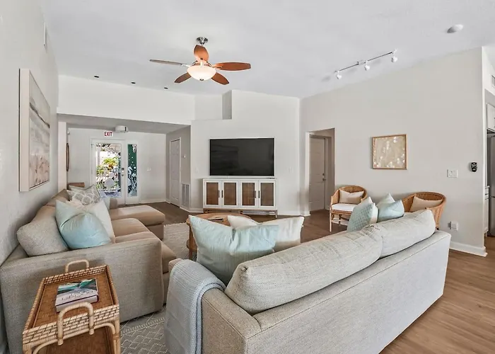 New! Waterfront, Pool, Kayaks, Walk To Clearwater Beach