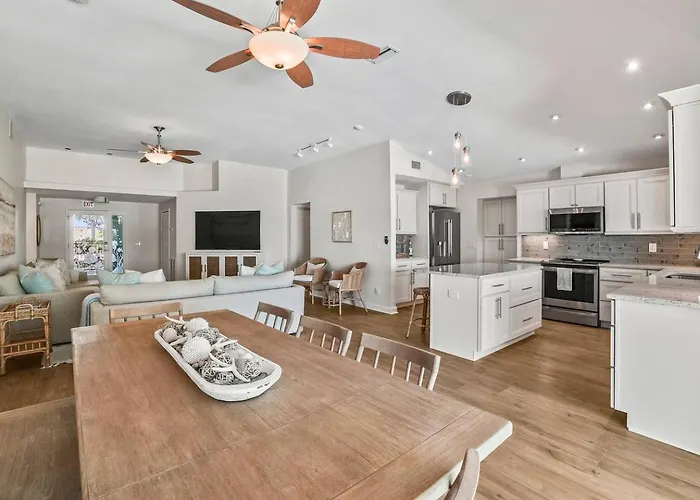 Holiday home New! Waterfront, Pool, Kayaks, Walk To Clearwater Beach