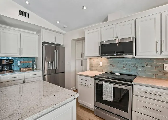 New! Waterfront, Pool, Kayaks, Walk To * Clearwater Beach