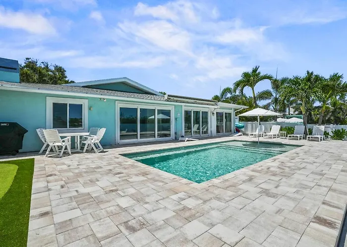 New! Waterfront, Pool, Kayaks, Walk To Clearwater Beach