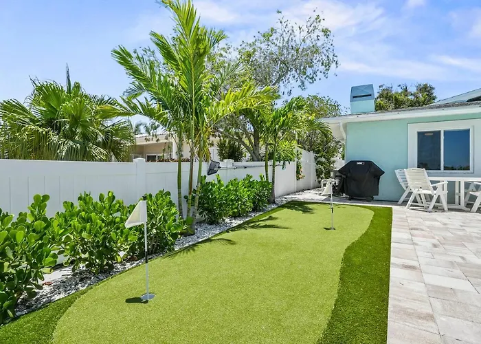 New! Waterfront, Pool, Kayaks, Walk To Holiday home Clearwater Beach
