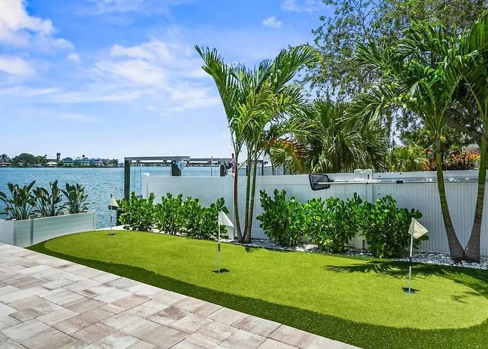 New! Waterfront, Pool, Kayaks, Walk To