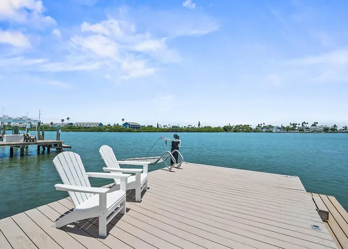 New! Waterfront, Pool, Kayaks, Walk To *