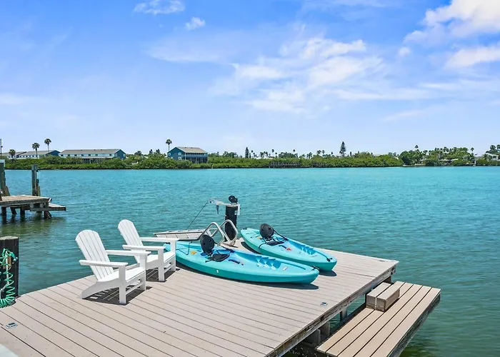 New! Waterfront, Pool, Kayaks, Walk To * Clearwater Beach