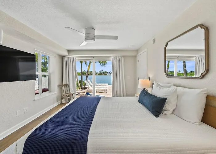 Holiday home New! Waterfront, Pool, Kayaks, Walk To Clearwater Beach