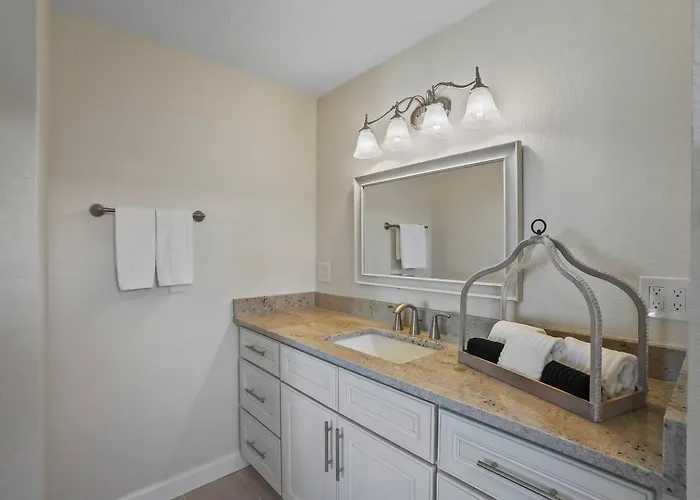 New! Waterfront, Pool, Kayaks, Walk To