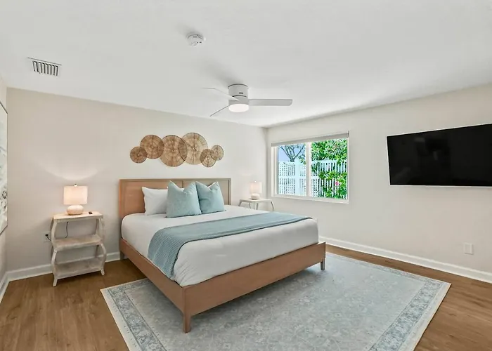 Holiday home New! Waterfront, Pool, Kayaks, Walk To Clearwater Beach