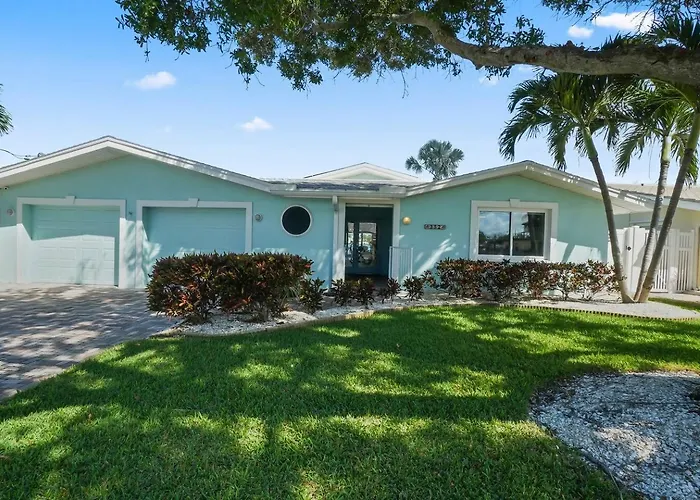 New! Waterfront, Pool, Kayaks, Walk To Clearwater Beach