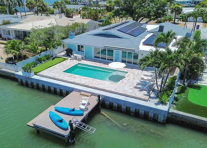 New! Waterfront, Pool, Kayaks, Walk To *