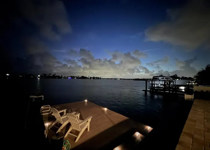 New! Waterfront, Pool, Kayaks, Walk To